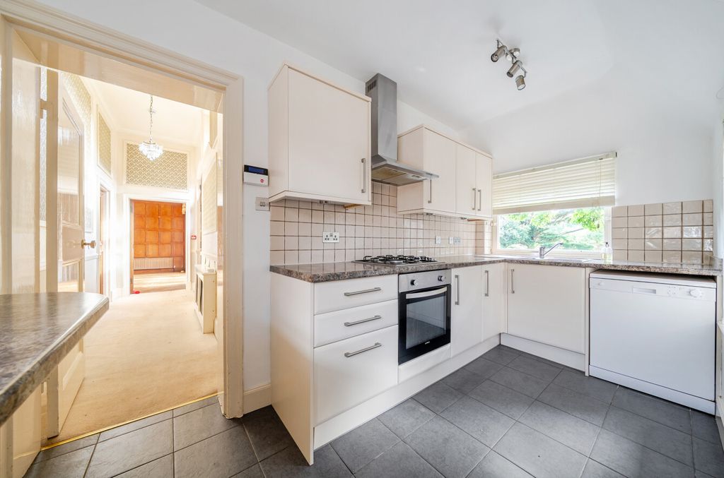 Additional image 7 of 2 bed flat for saleWilderness Road, Chislehurst, Kent BR7