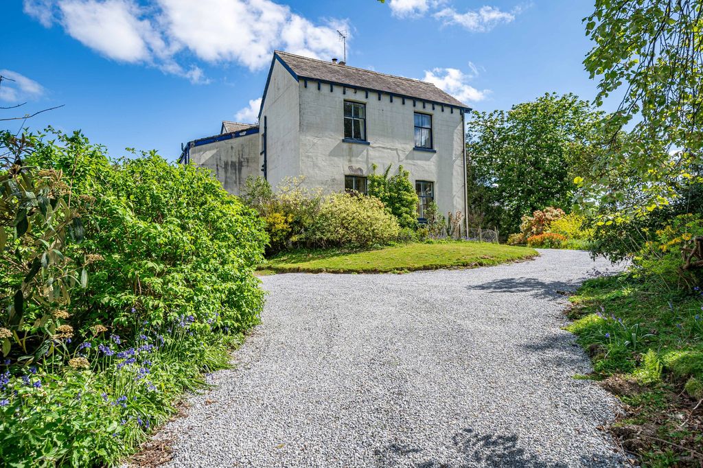 Property photo 2 of 38