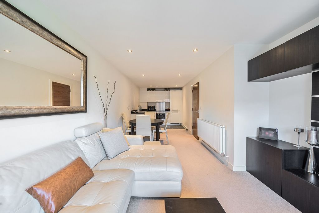 Property photo 3 of 22 23-681E18463Cdc6-...