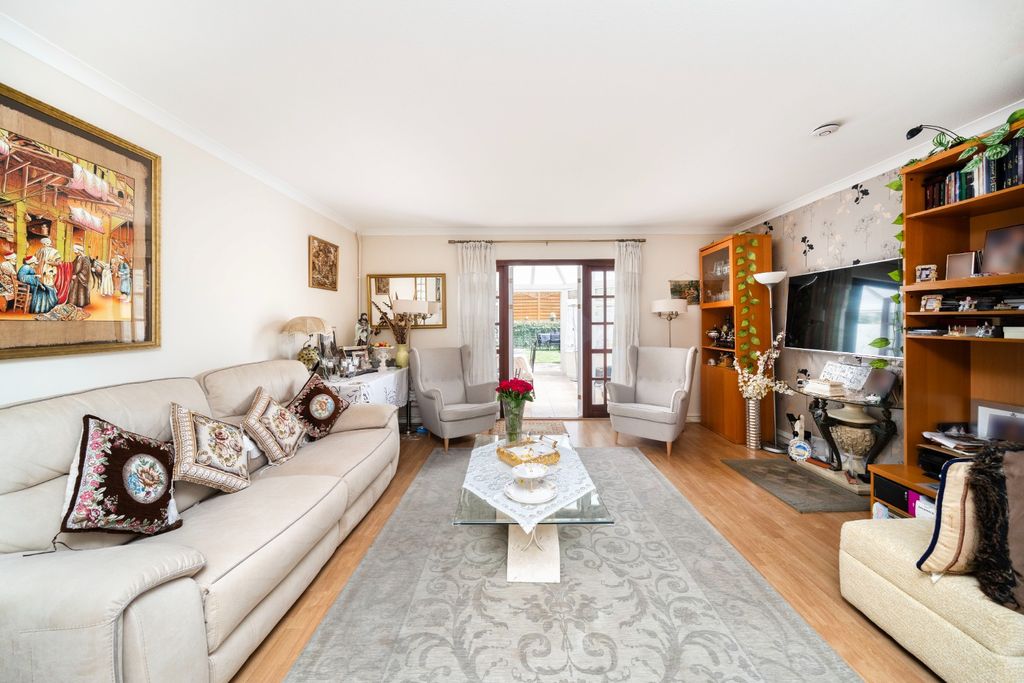 Property photo 2 of 11 5173182