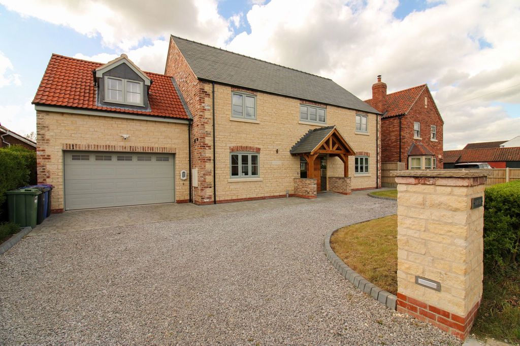 Property photo 2 of 28