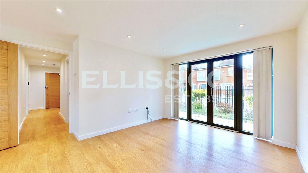 Property photo 2 of 16 Picture No. 14