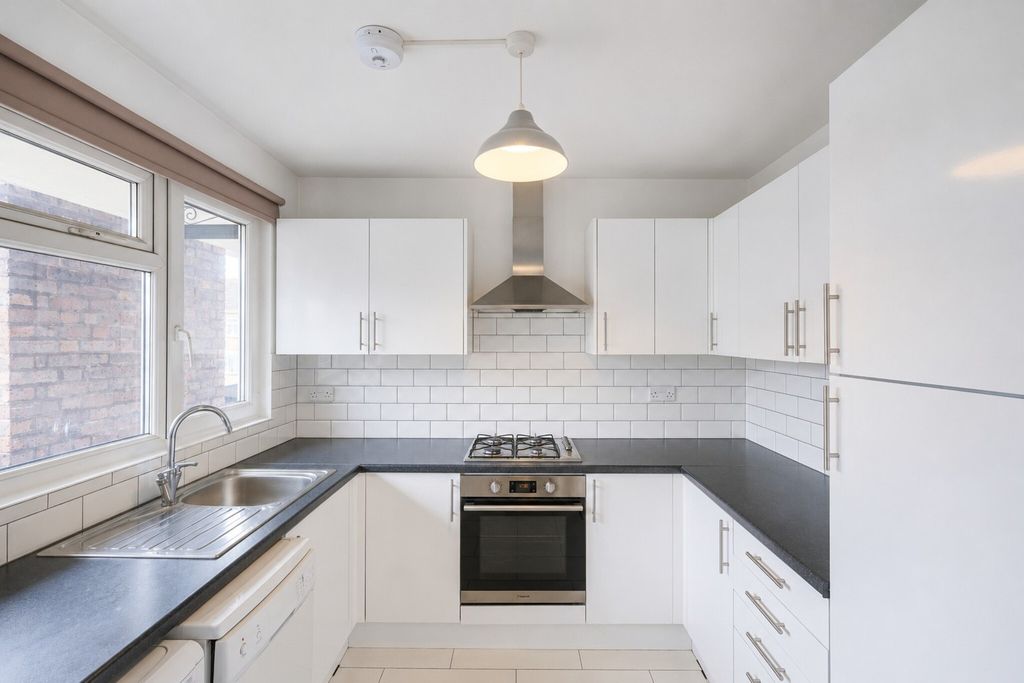 Property photo 2 of 11 Kitchen