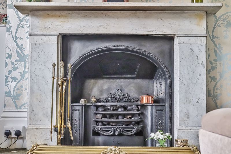 Property photo 3 of 38 .