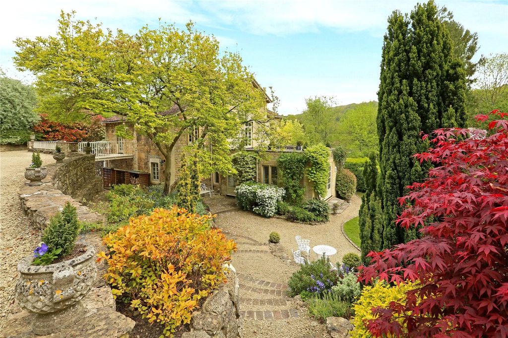 Property photo 3 of 18 Garden