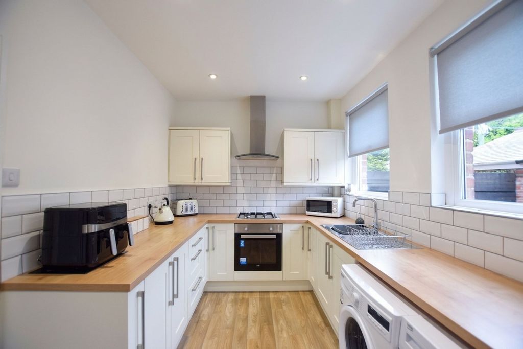 Property photo 1 of 9 Kitchen
