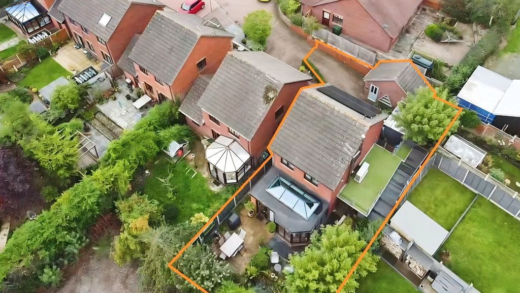 Property photo 2 of 32