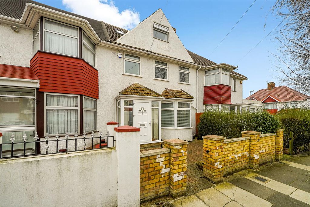Property photo 1 of 17 First Floor, 3 Tring Avenue - Mkjck5x8Jrnbp5Yj4ViP
