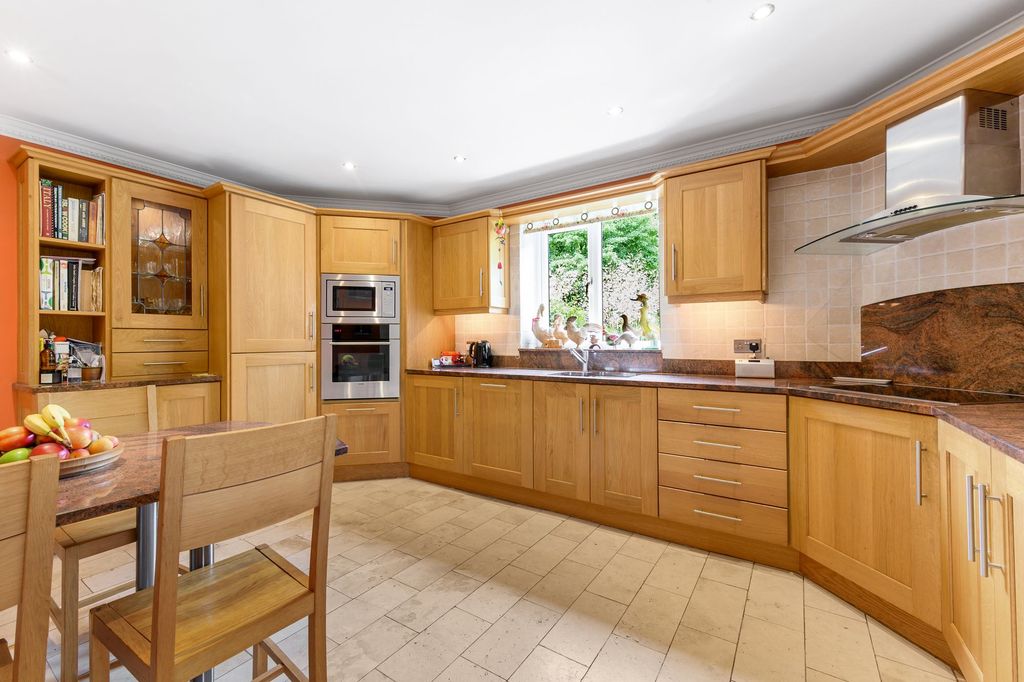 Property photo 3 of 23 Kitchen