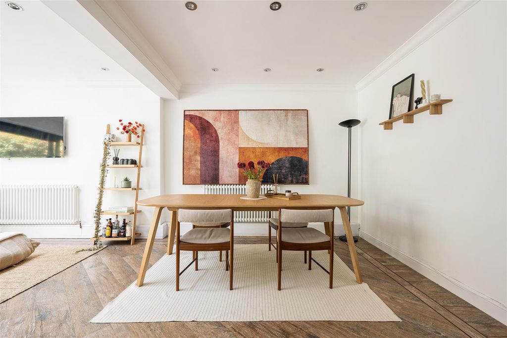 Property photo 2 of 32 The Cedars, Ig9