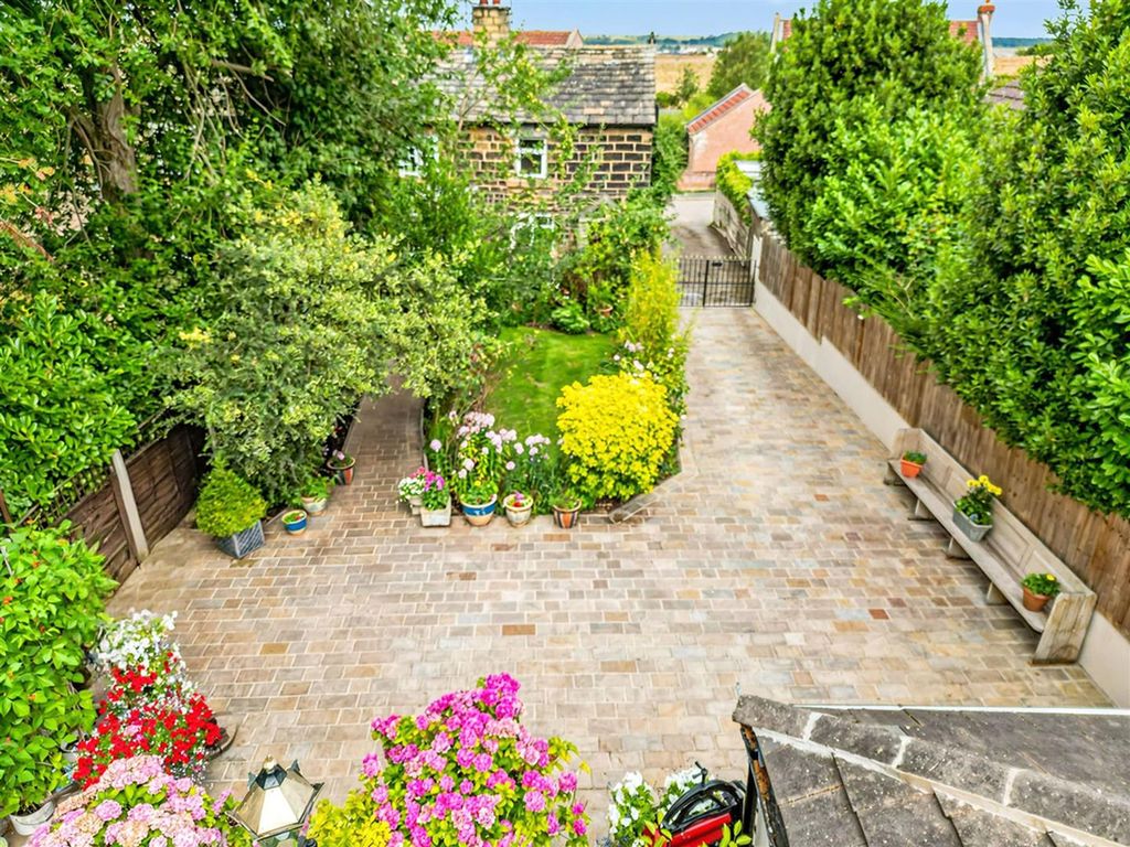 Property photo 3 of 44