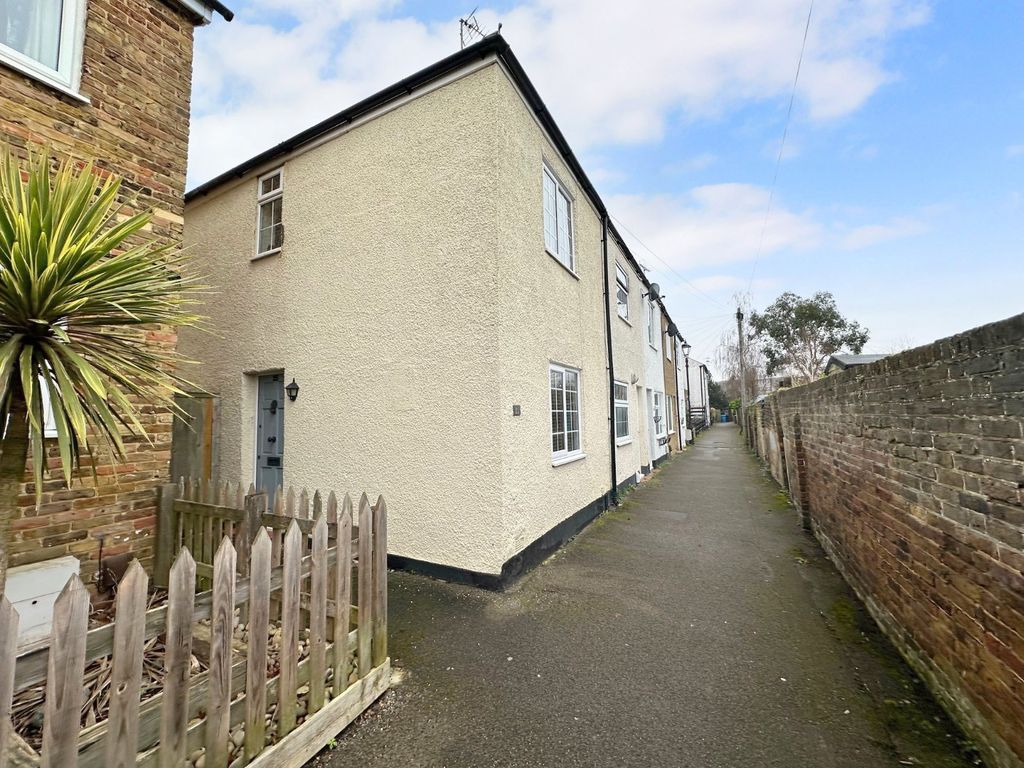 Property photo 1 of 10 Front