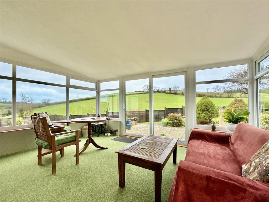 Property photo 2 of 34 Conservatory.Jpeg