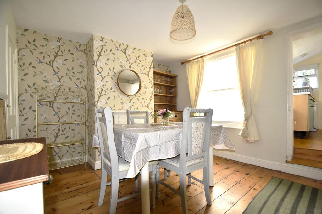 Property photo 3 of 11 Dining Room