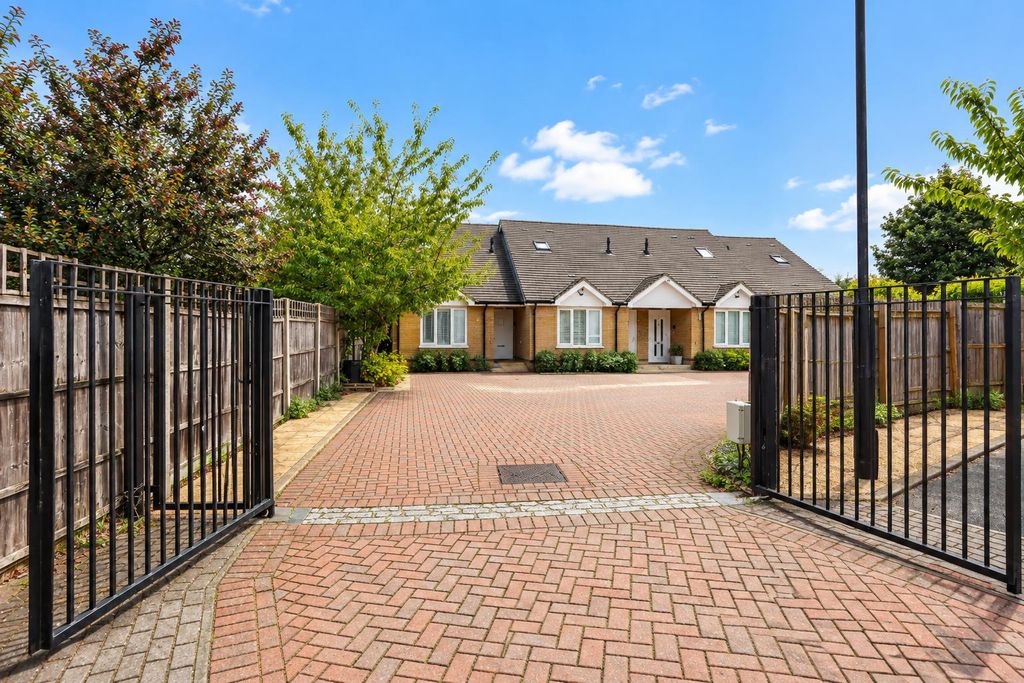 Property photo 1 of 11