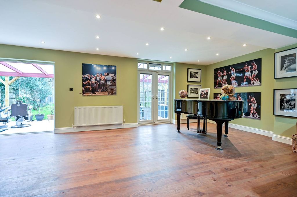 Property photo 3 of 19