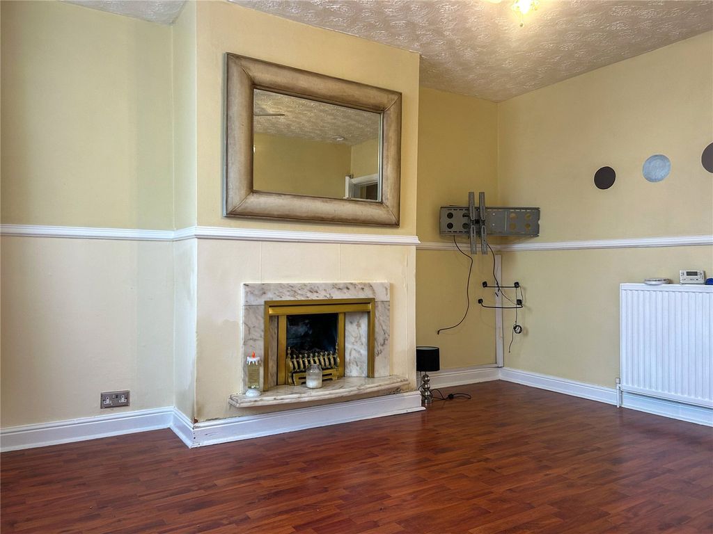 Property photo 2 of 25 Living Room