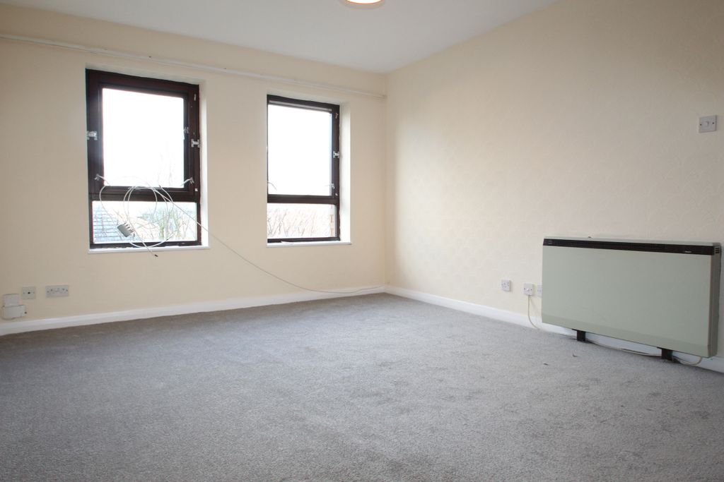 Property photo 3 of 14 Lounge
