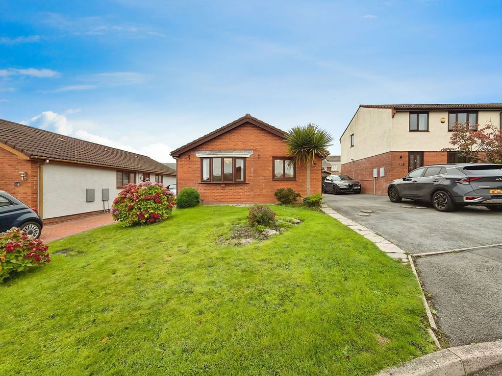 Property photo 2 of 27