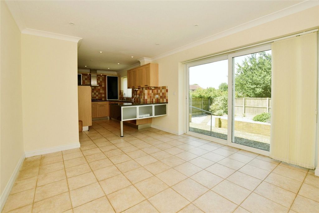 Property photo 2 of 17 Picture No. 14