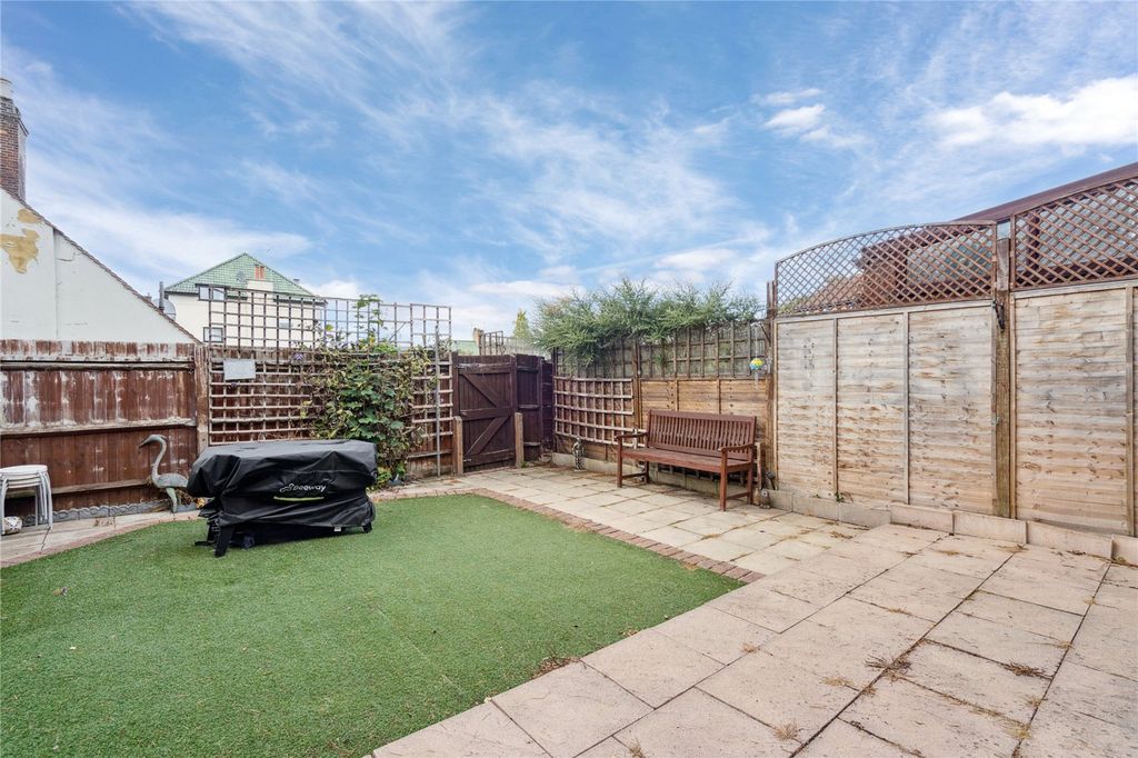 Property photo 3 of 13 Garden