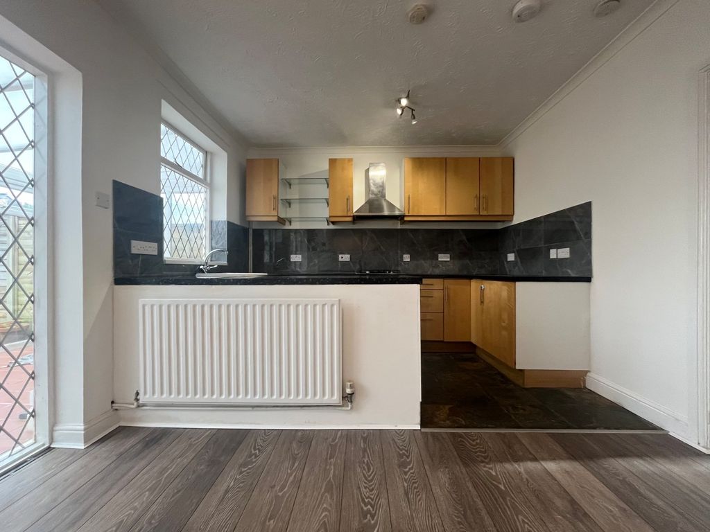 Property photo 3 of 16 Picture No. 12