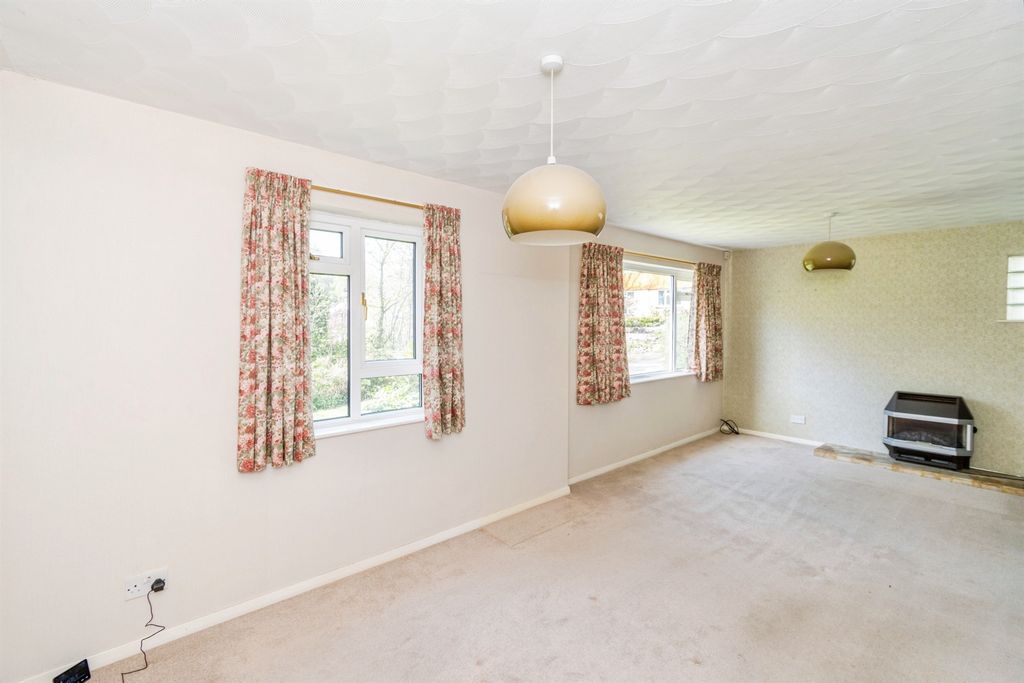 Property photo 2 of 28