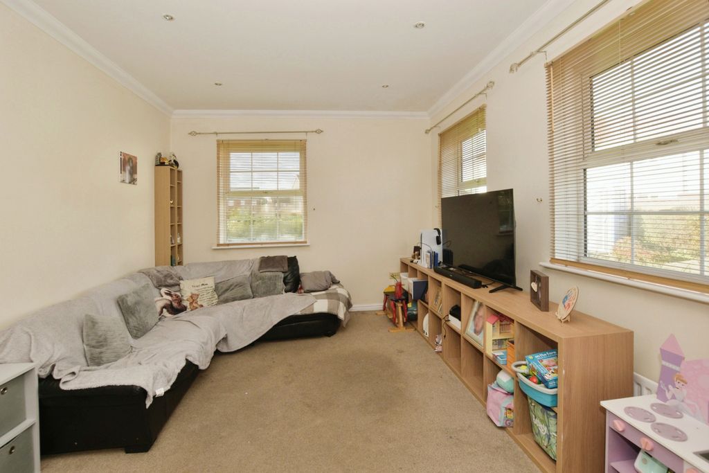 Property photo 3 of 10 Living Room