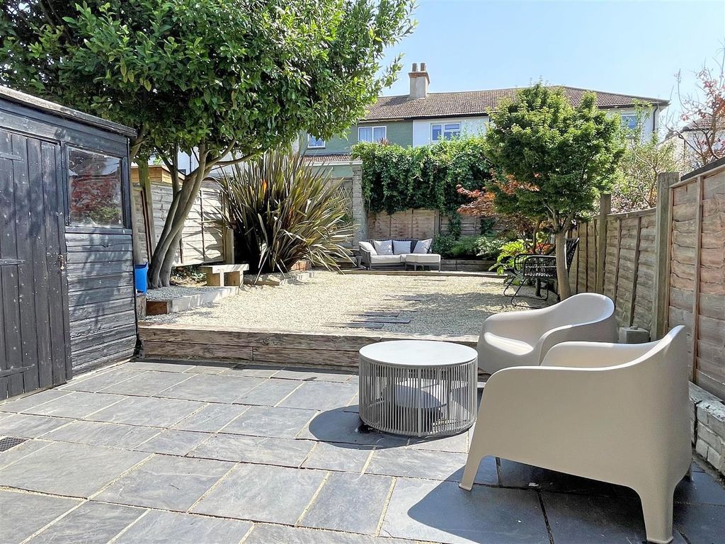 Property photo 2 of 15 Gdn1A.Jpg