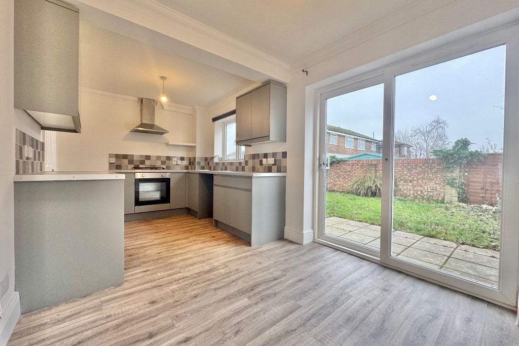 Property photo 2 of 10 Kitchen 1