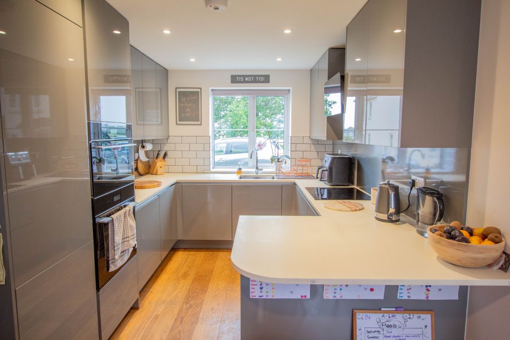 Property photo 3 of 17 Kitchen/Dining Room