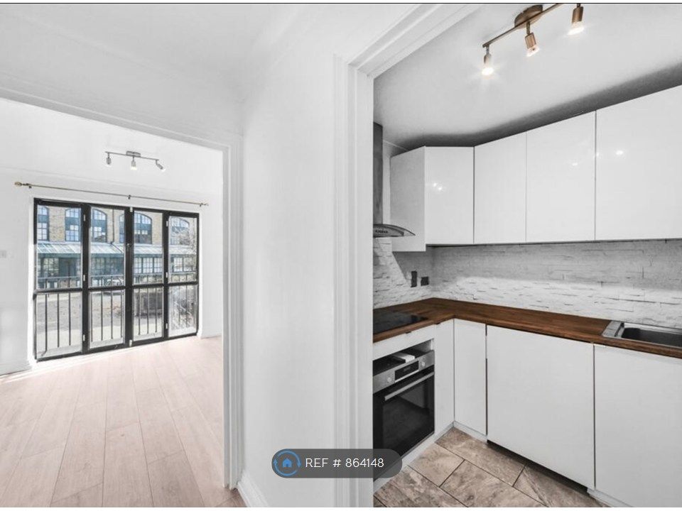 Property photo 3 of 15 Kitchen/Bedroom