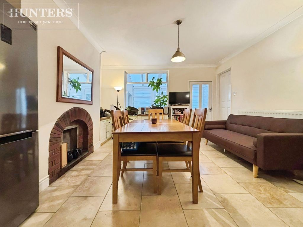 Property photo 2 of 16 Pbox-Img.Jpg