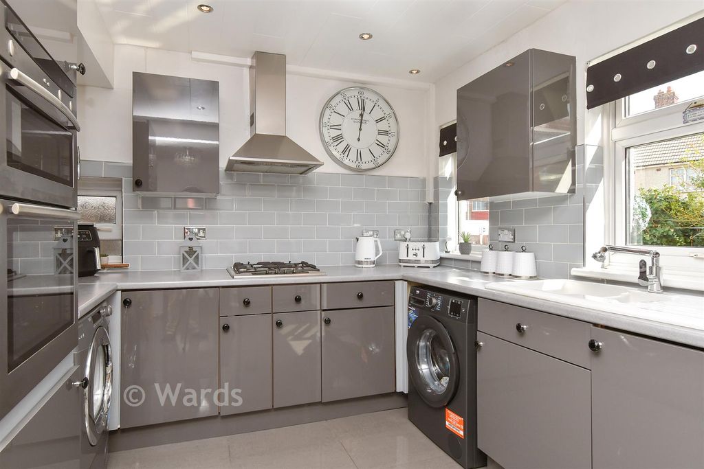 Property photo 3 of 16 Kitchen