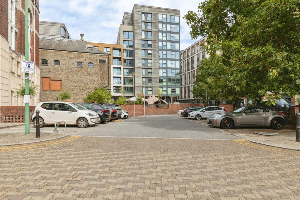 Property photo 1 of 16 Pbox-Img.Jpg