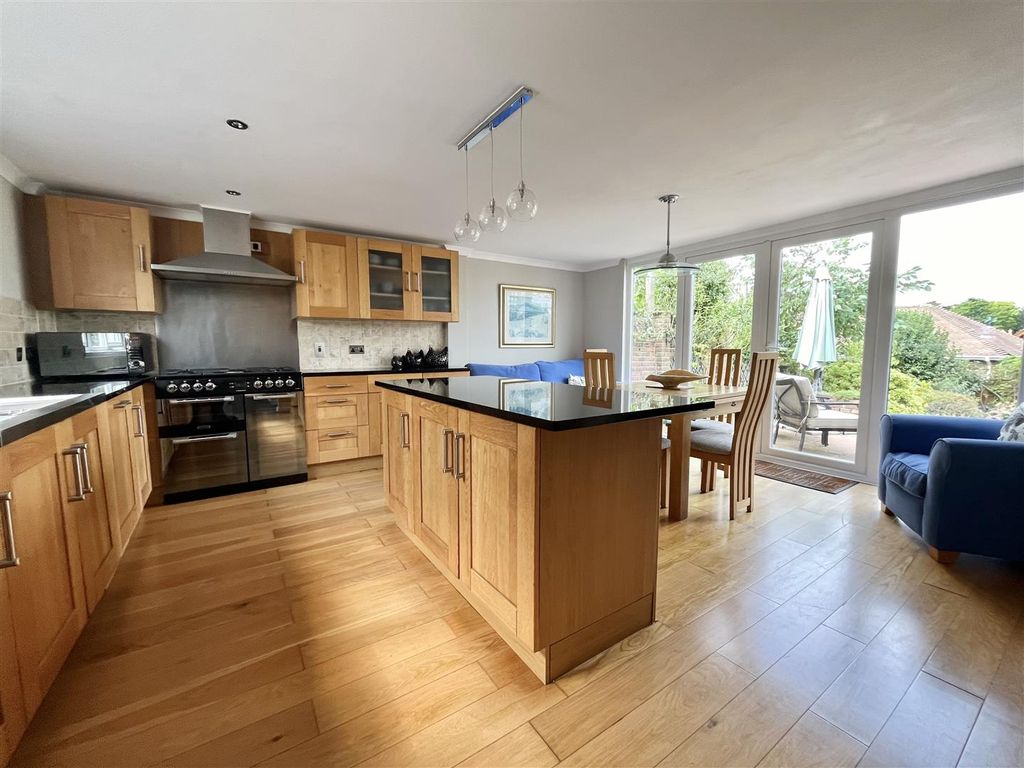 Property photo 2 of 40