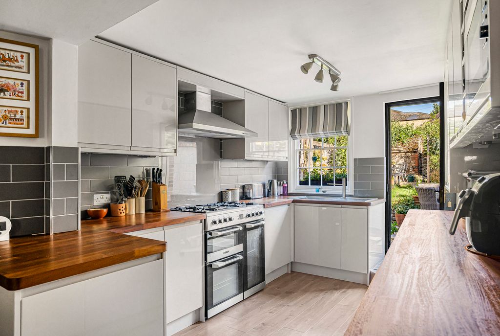 Property photo 3 of 16 Kitchen / Diner