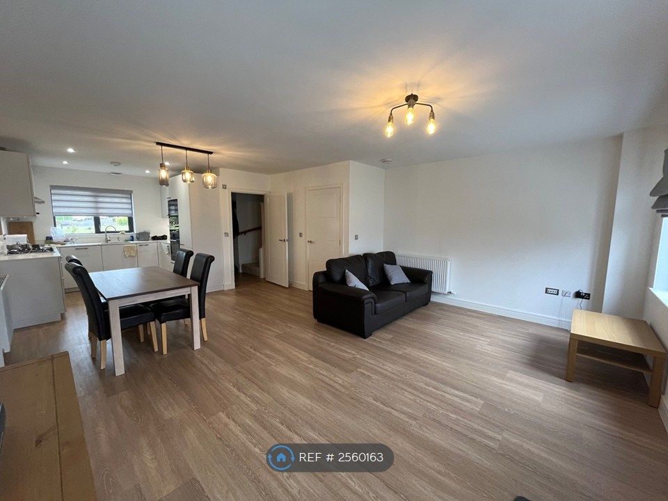 Property photo 2 of 25