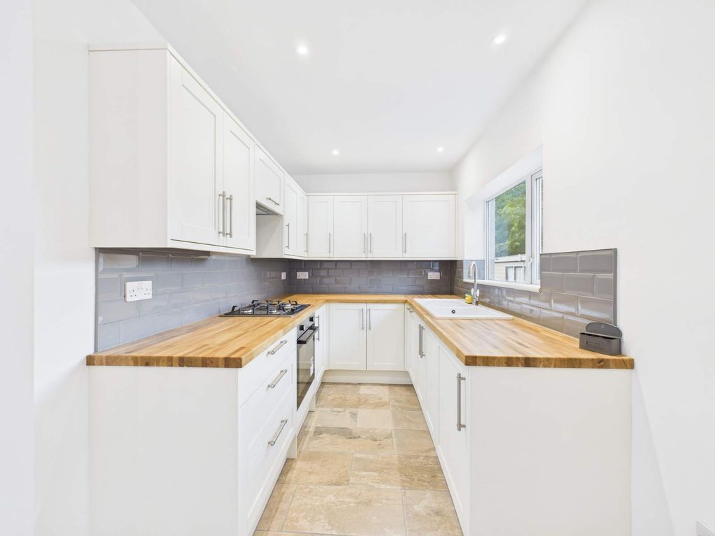 Property photo 2 of 20 Kitchen