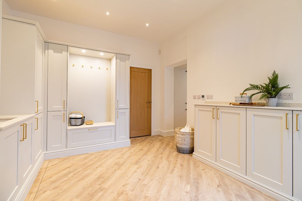 Property photo 3 of 58 5476062