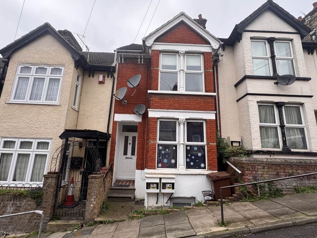 Property photo 1 of 6