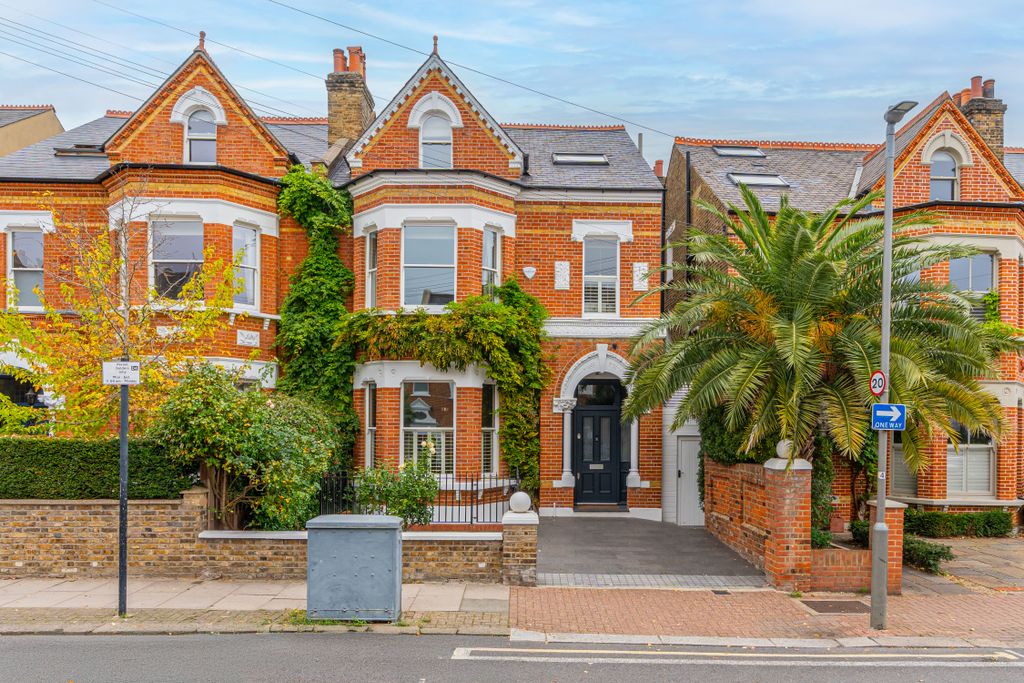 Property photo 1 of 18