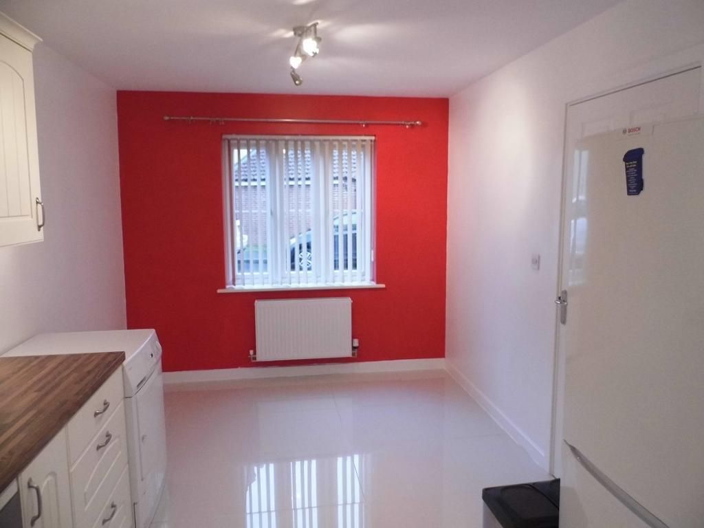 Property photo 3 of 10 Dining Area