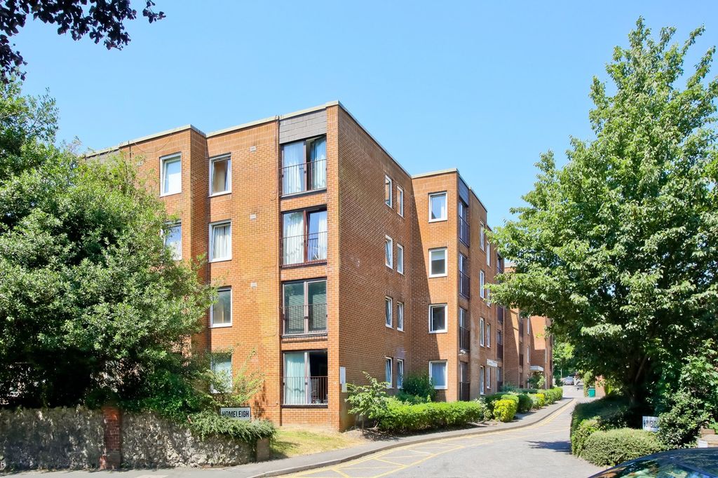 Property photo 1 of 8 Building