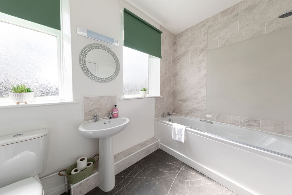 Property photo 2 of 26