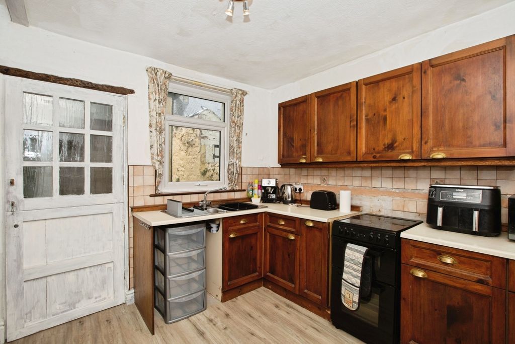 Property photo 3 of 9 Image 2