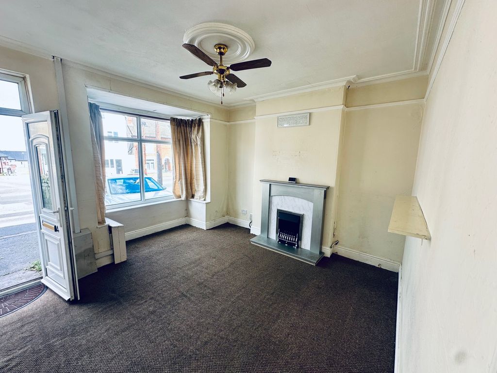Property photo 1 of 5 Living Room