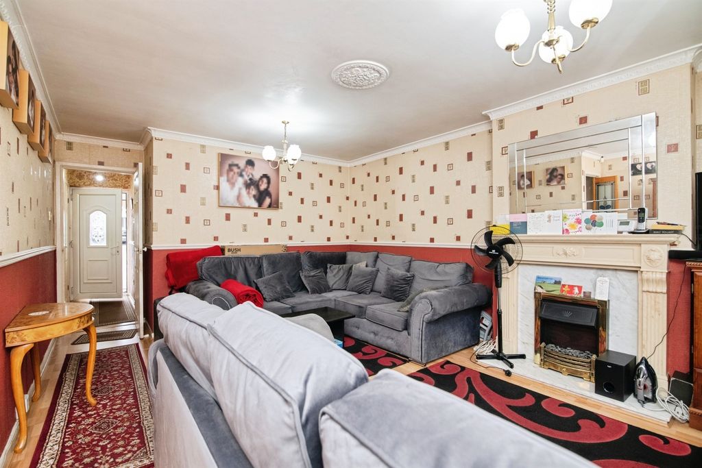 Property photo 3 of 12