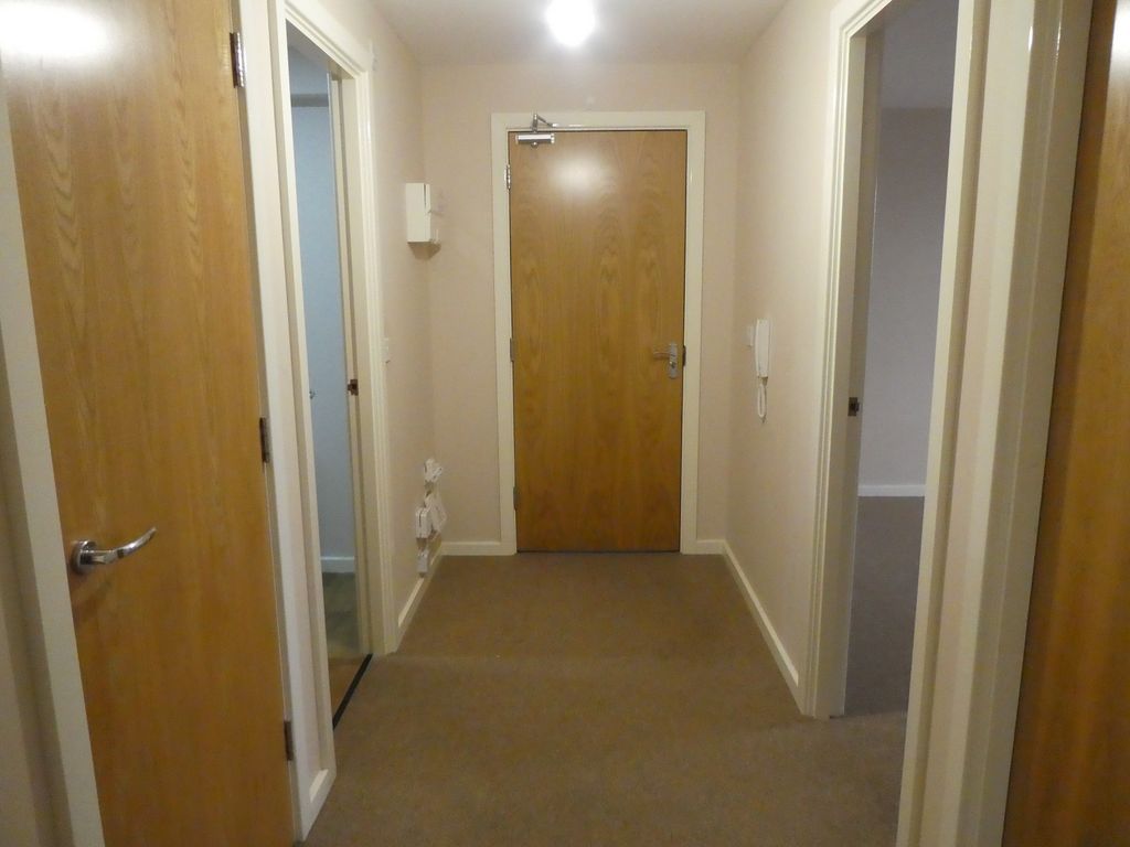 Property photo 3 of 9 Hall