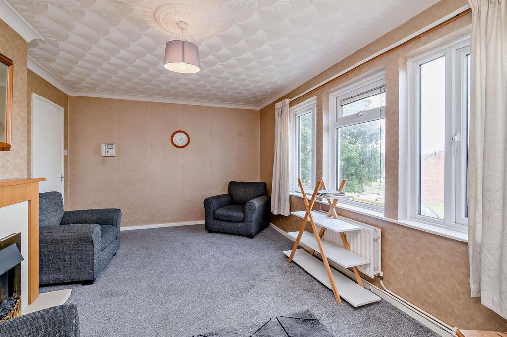 Property photo 3 of 9 8656841-Interior11-800.Jpg